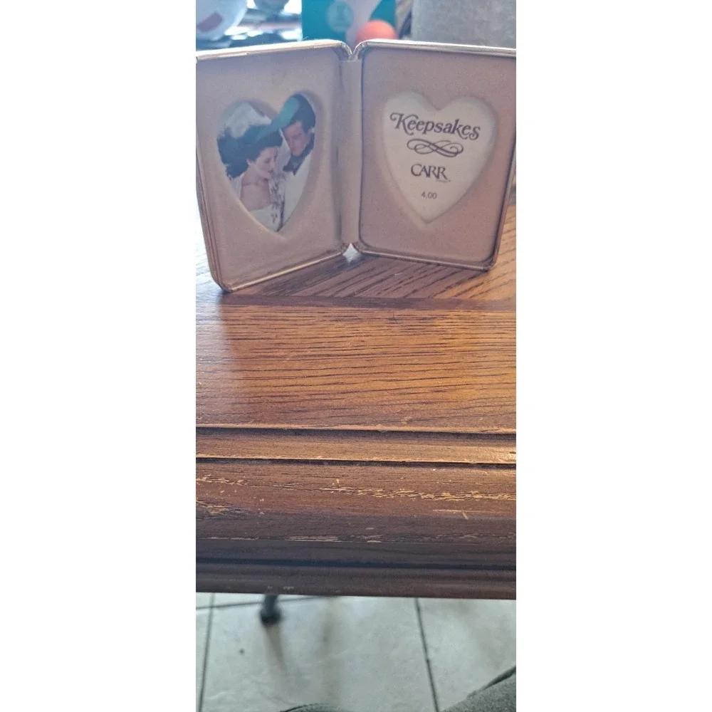 Vintage Photo Frame Box Has 2 Heart Shaped Frames‎ Inside box Is 2.5x3.5